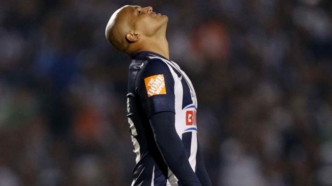 Humberto Suazo sufrió molestia muscular y quedó en duda para el Mundial de Clubes Humberto Suazo sufrió molestia muscular y quedó en duda para el Mundial de Clubes