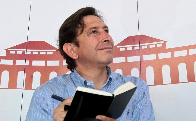 UDI alista proclamación de Golborne pese a voces que piden a Longueira