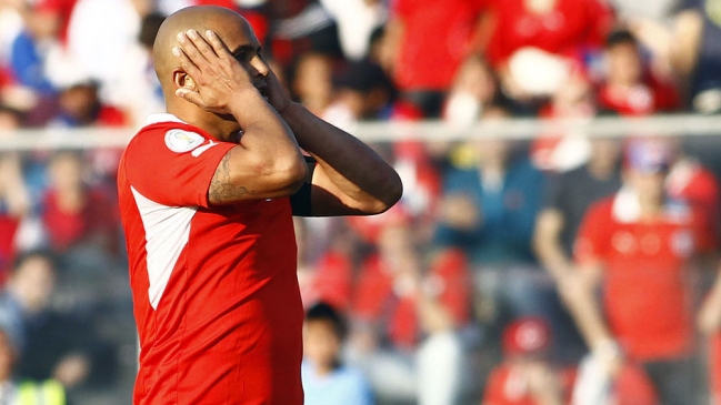 Sampaoli prescindirá de Suazo en nómina para duelos ante Paraguay y Bolivia