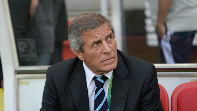 Uruguay llegó en silencio a Lima para el partido contra Perú Uruguay llegó en silencio a Lima para el partido contra Perú