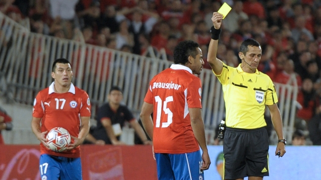 Ocho chilenos están al borde de la suspensión de cara al duelo ante Colombia Ocho chilenos están al borde de la suspensión de cara al duelo ante Colombia