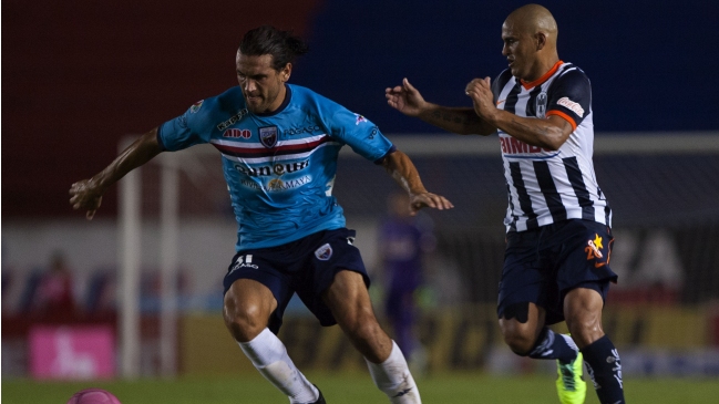 Humberto Suazo fue titular en caída de Monterrey por la liga mexicana