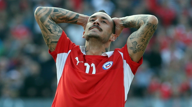 Pinilla llegó a Chile ilusionado: Hay que clasificar lo antes posible Pinilla llegó a Chile ilusionado: Hay que clasificar lo antes posible