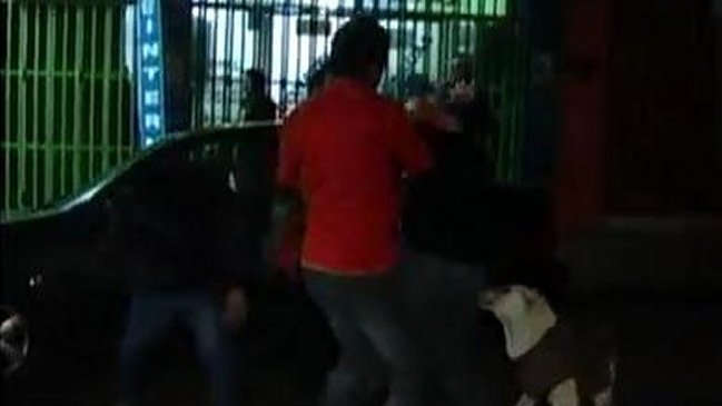 Chilenos y colombianos se enfrentaron a golpes en el centro de Antofagasta Chilenos y colombianos se enfrentaron a golpes en el centro de Antofagasta