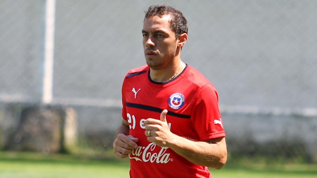 Marcelo Díaz fue la gran novedad de la segunda práctica de Chile Marcelo Díaz fue la gran novedad de la segunda práctica de Chile