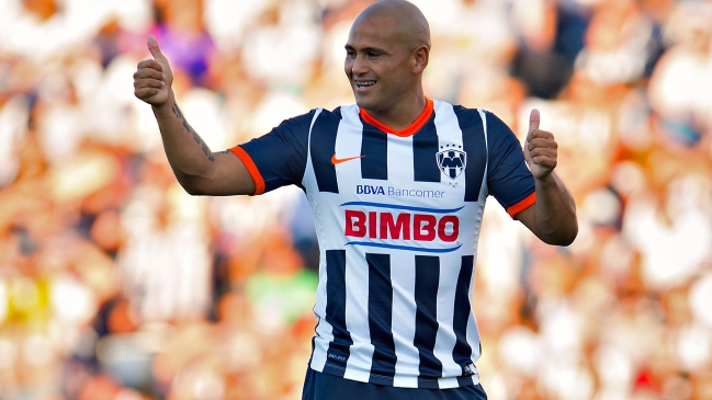 Humberto Suazo marcó dos goles en nueva derrota de Monterrey