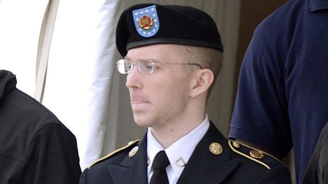 Pentágono evalúa transferir a Manning a cárcel civil para recibir tratamiento
