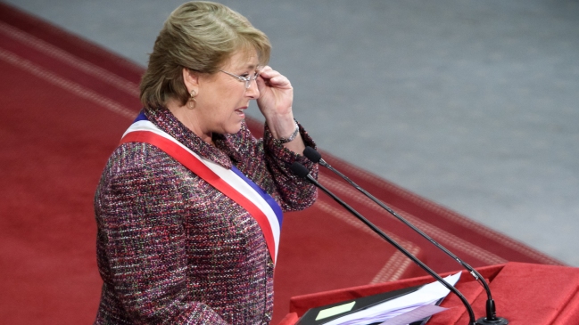 Bachelet y aborto: No me gusta que a la mujer la dividan de la cintura hacia arriba