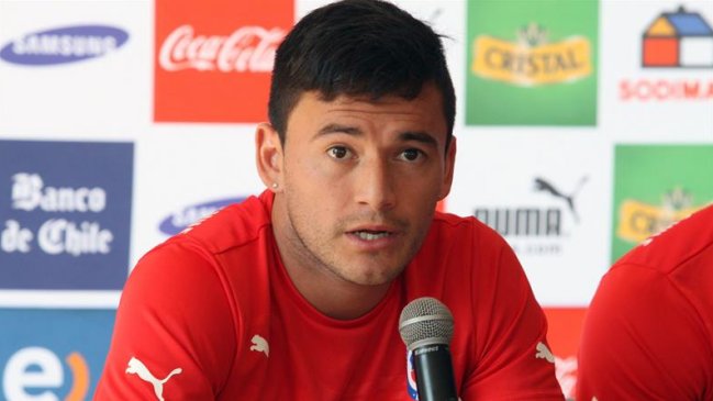 Charles Aránguiz: No pensaré en la tarjeta amarilla si juego ante Holanda Charles Aránguiz: No pensaré en la tarjeta amarilla si juego ante Holanda