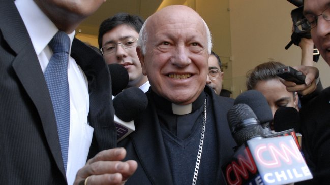 Justicia sobreseyó a Ezzati en caso de abusos sexuales