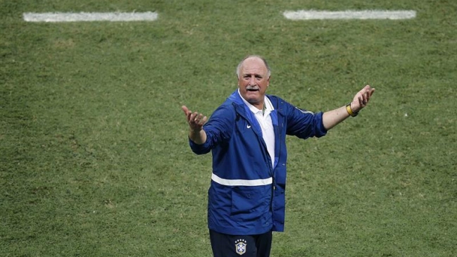 Scolari: Neymar dijo a Marcelo que no sentía las piernas tras falta de Camilo Zúñiga Scolari: Neymar dijo a Marcelo que no sentía las piernas tras falta de Camilo Zúñiga