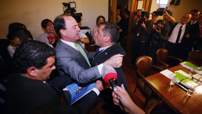 Evangélico intentó agredir a parlamentarios tras aprobación de AVP en comisión