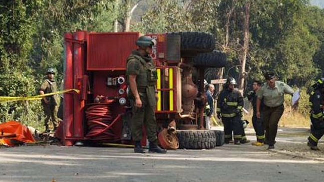 Dos bomberos fallecieron tras volcamiento en Collipulli