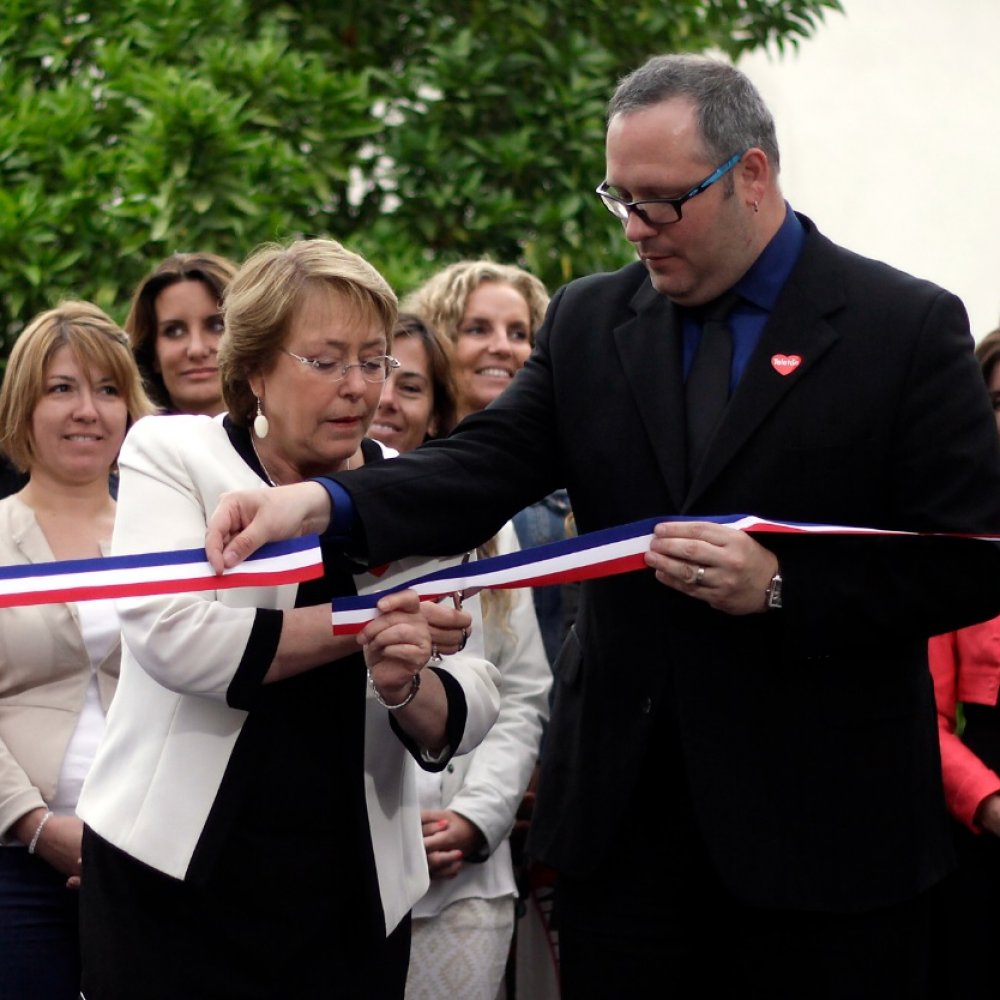 Parlamentarios exigen que hijo de Bachelet haga públicos su patrimonio e intereses