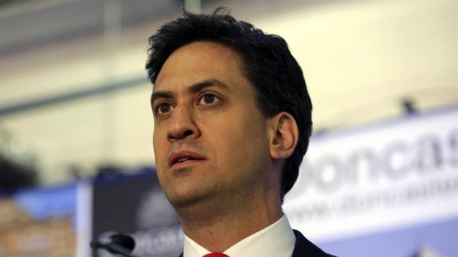 Líder laborista Ed Miliband dimite tras derrota electoral