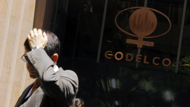 Codelco pagó casi un millón de dólares a empresas vinculadas al oficialismo