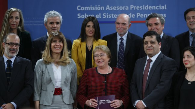Comisión asesora de pensiones entregó propuestas a Presidenta Bachelet