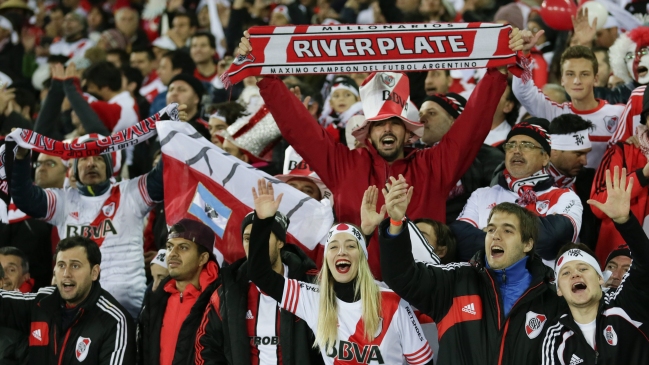 River Plate repudió agresiones de sus hinchas a Lionel Messi River Plate repudió agresiones de sus hinchas a Lionel Messi