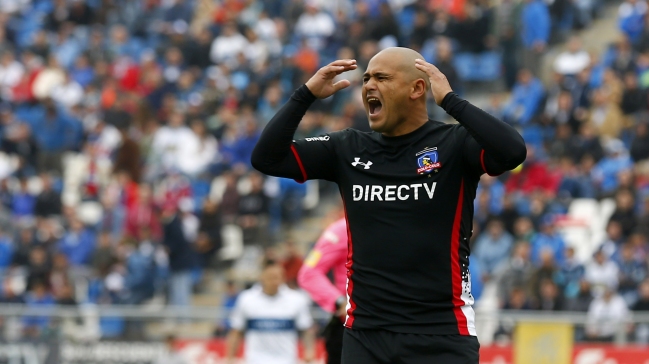 Claudio Borghi: Hablé con Suazo y está interesado en seguir jugando