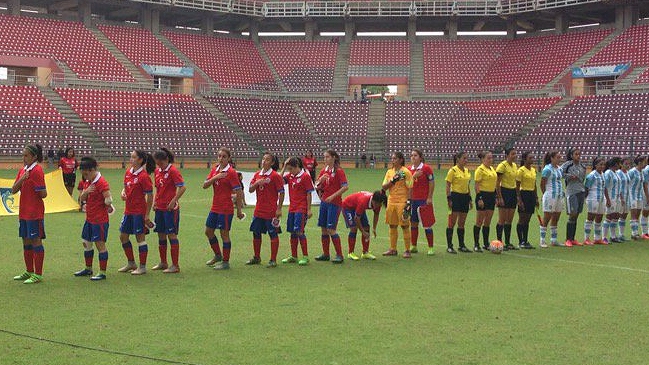 Chile dejó escapar un triunfo y empató con Argentina en el Sudamericano femenino Sub 17 Chile dejó escapar un triunfo y empató con Argentina en el Sudamericano femenino Sub 17