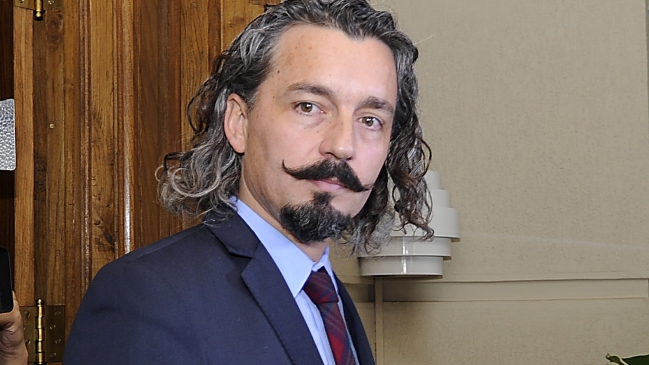 Fiscal recordó que Longueira guardó silencio cuando fue citado a declarar en enero