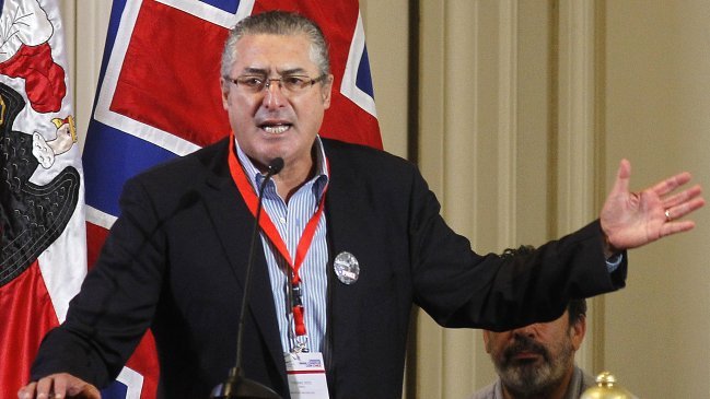 Jorge Pizarro renunció a la presidencia de la DC