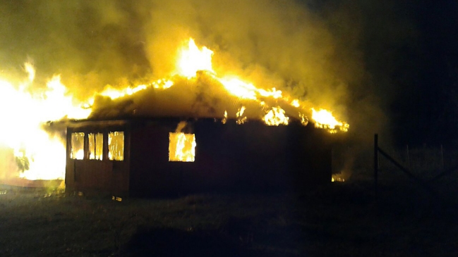 Grupo Weichan Auka Mapu se adjudicó ataque incendiario contra parroquia