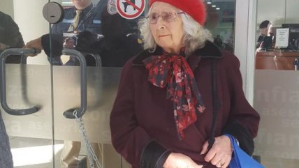 Jubilada se encadenó a AFP durante protesta en Concepción