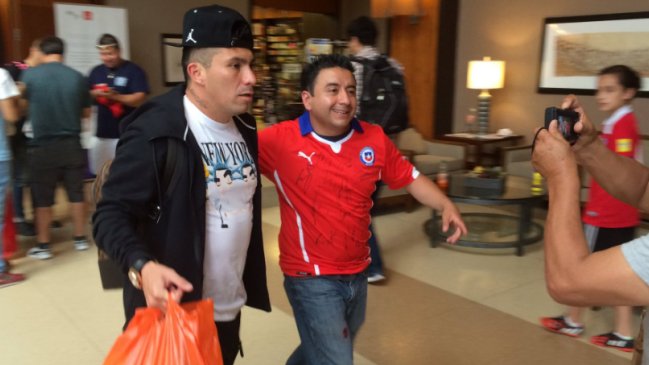 Parte del plantel de Chile emprendió rumbo al país tras la coronación en la Copa Centenario Parte del plantel de Chile emprendió rumbo al país tras la coronación en la Copa Centenario