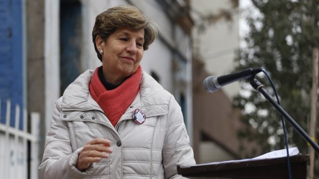Isabel Allende: Si Lagos aparece como indiscutible seré la primera en ponerme detrás
