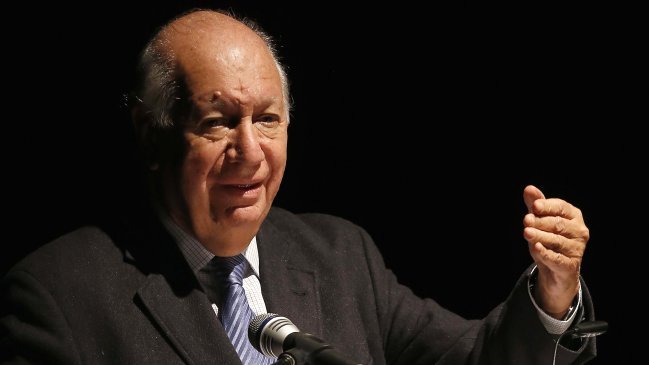 Ricardo Lagos piensa 