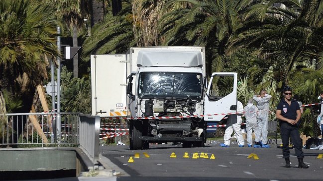 Camión usado en atentado en Francia se arrendó el lunes con documentación válida