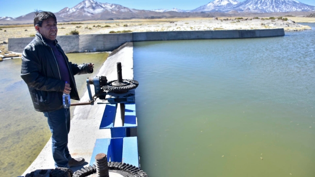 Bolivia sobre Río Lauca: 