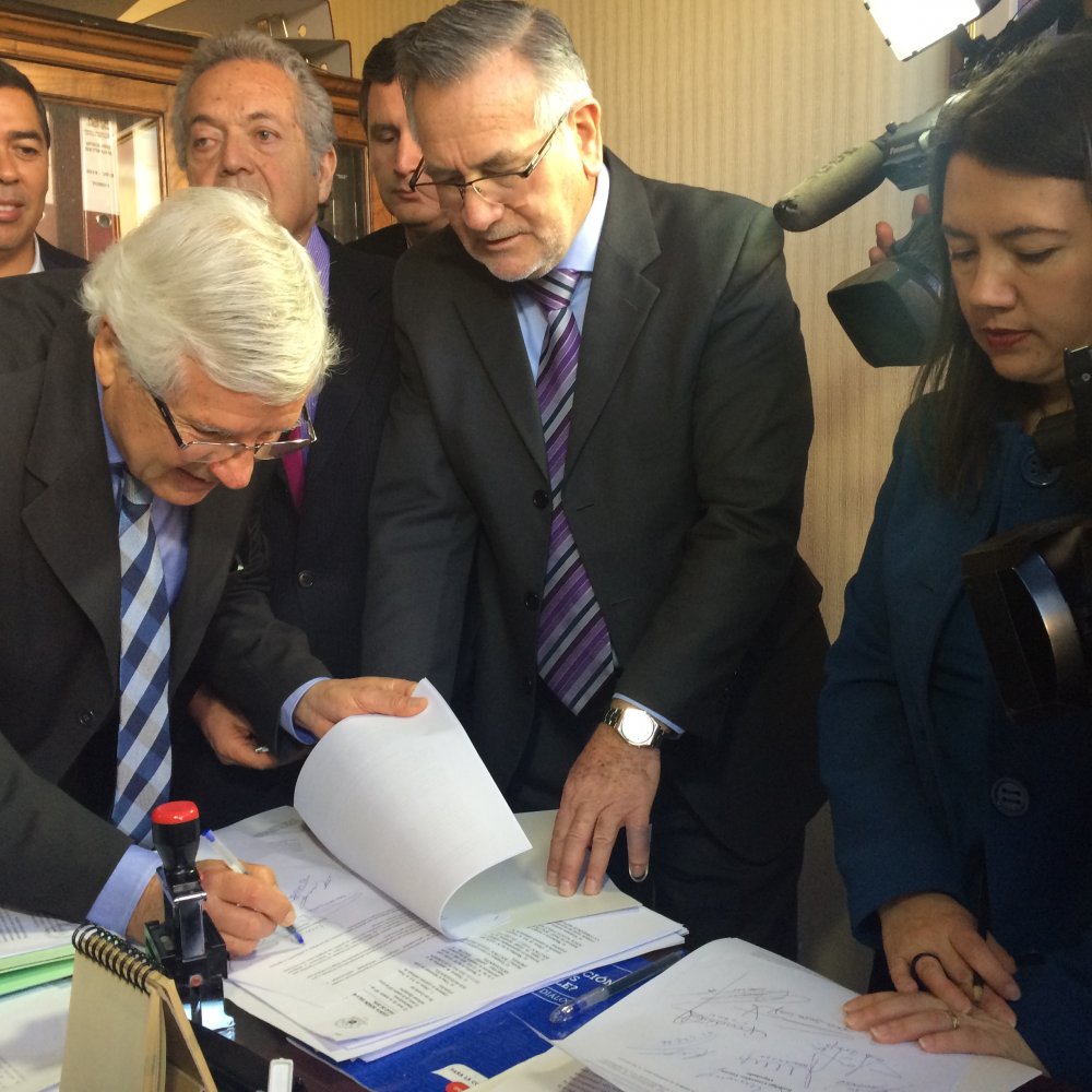 Diputados proponen reforma constitucional que termina con las AFP