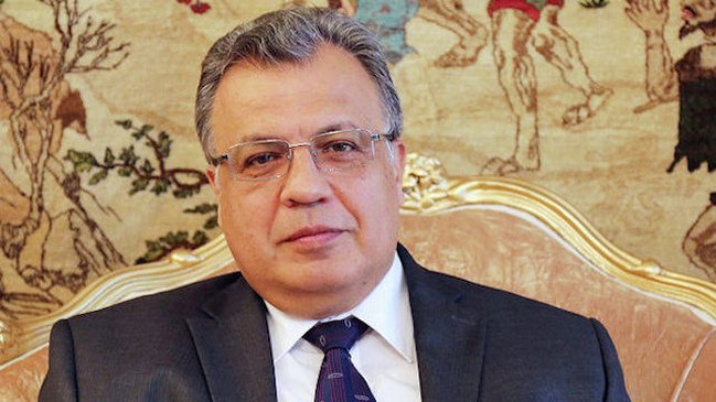 Embajador ruso en Turquía murió tras ser baleado en exposición fotográfica