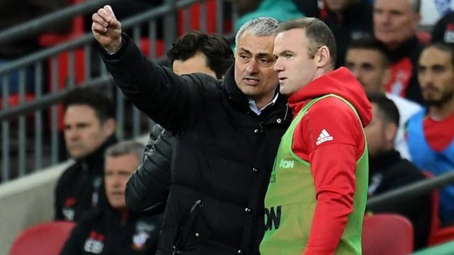 José Mourinho quiere mantener a Rooney entre sus filas José Mourinho quiere mantener a Rooney entre sus filas