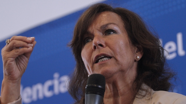 Ministra del Trabajo por cinco por ciento de cotización extra: Ni un peso más a las AFP