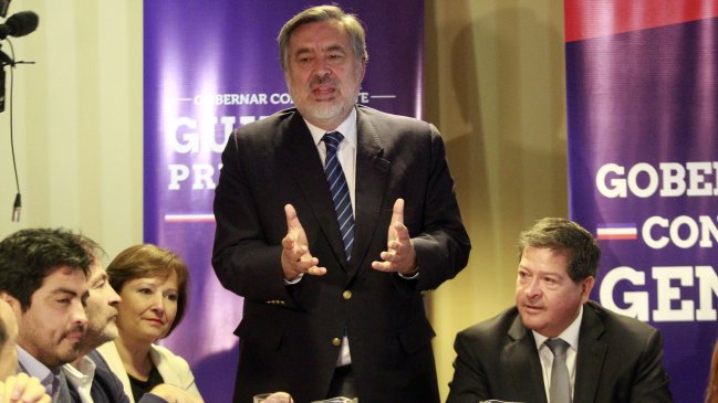 Guillier presenta equipo político con diputados del PS y PPD