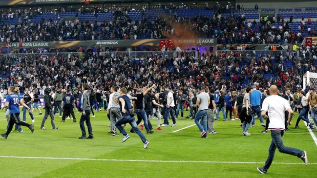 UEFA abrió expediente disciplinario en contra de Olympique de Lyon y Besiktas UEFA abrió expediente disciplinario en contra de Olympique de Lyon y Besiktas