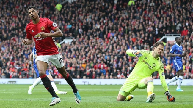 Manchester United bajó a Chelsea y encendió la lucha por el título en la Premier League Manchester United bajó a Chelsea y encendió la lucha por el título en la Premier League