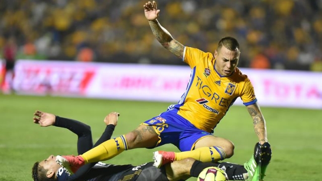 Eduardo Vargas protagonizó empate de Tigres con Pachuca en la final de ida de la Concachampions Eduardo Vargas protagonizó empate de Tigres con Pachuca en la final de ida de la Concachampions