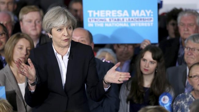 May pedirá este miércoles a la reina Isabel II la disolución del Parlamento británico