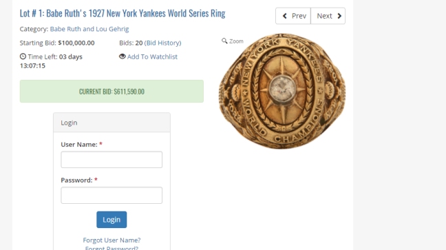 Charlie Sheen subasta un anillo del legendario jugador de béisbol Babe Ruth