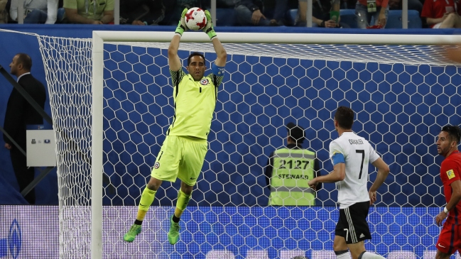Claudio Bravo al dejar Rusia: Seguro que volveremos Claudio Bravo al dejar Rusia: Seguro que volveremos