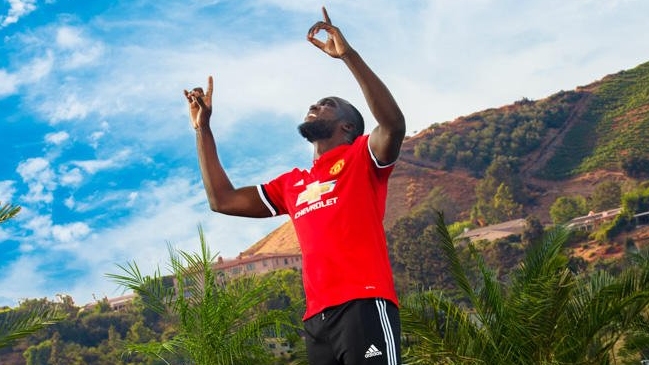 Manchester United oficializó la contratación del belga Romelu Lukaku Manchester United oficializó la contratación del belga Romelu Lukaku