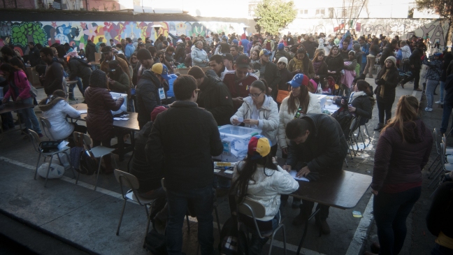 Miles de venezolanos en Chile participaron en consulta opositora