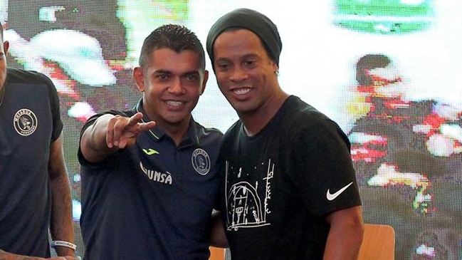Ronaldinho recomendó a Neymar que Ronaldinho recomendó a Neymar que