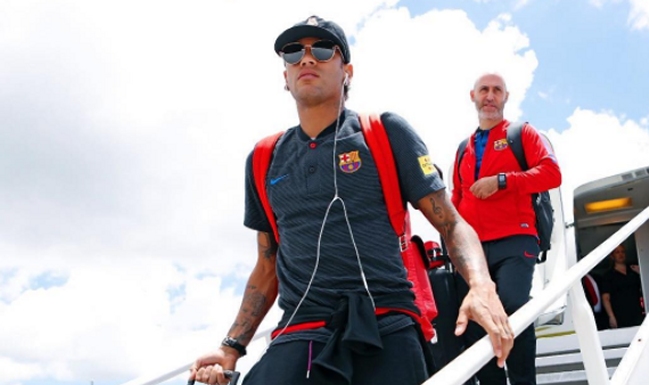 Neymar volvió a España en medio de los rumores que lo ponen en PSG Neymar volvió a España en medio de los rumores que lo ponen en PSG