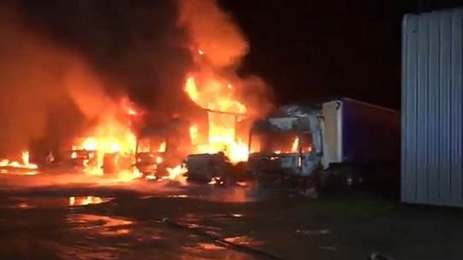Nuevo atentado en La Araucanía: 18 camiones fueron quemados
