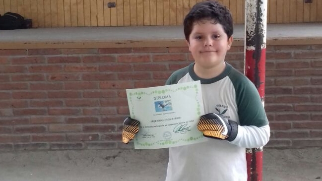 Las felicitaciones de Claudio Bravo a un joven portero que atajó 10 penales Las felicitaciones de Claudio Bravo a un joven portero que atajó 10 penales
